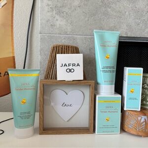 JAFRA Tender Moments Skincare Set - Aqua and White